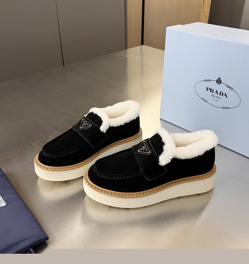 Pra*a casual shoes